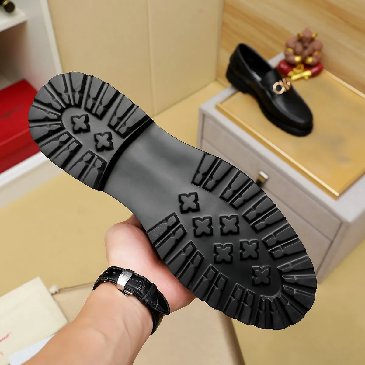 Men's shoes 💰440 Ferragamo [Ferragamo] top imported suit men's shoes 💯Original copy of the official website, product materials: selected imported embossed calfskin + luxury hardware buckle accessories ~ imported water-dyed cow 🐂 leather lining. Strong three-dimensional visual effect, original combination outsole, multiple colors available😘 Size: 39-44 (38.45.46. Customized)